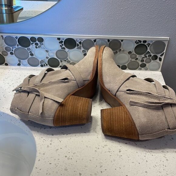 Sam Edelman woman’s beige suede booties - Picture 5 of 12